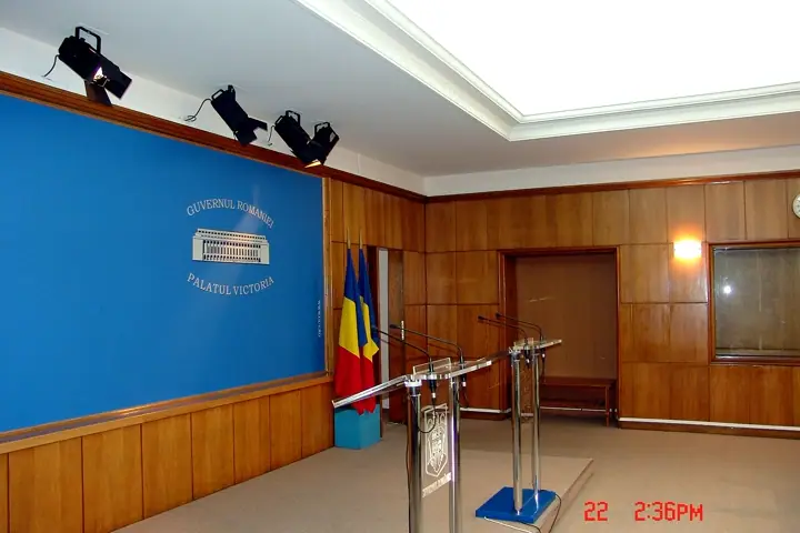 Guvernul Romaniei Sala Briefing - rescanned project photo