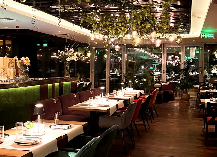 18 Lounge by Embassy - official image